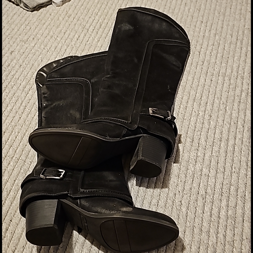 Knee black suede boots